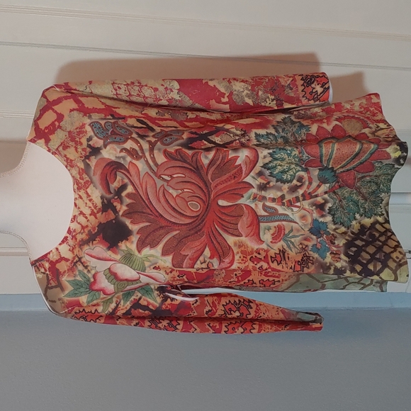 breckenridge Tops - Breckenridge 3/4 sleeve lightweight top with beautiful design for fall